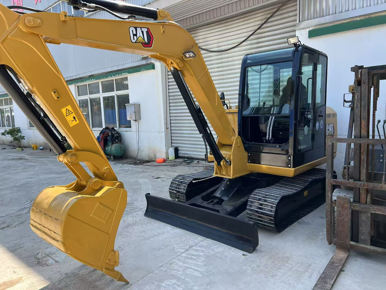 CATERPILLAR 305.5E2 - Minigravemaskine: billede 3 CATERPILLAR 305.5E2 - Minigravemaskine: billede 3