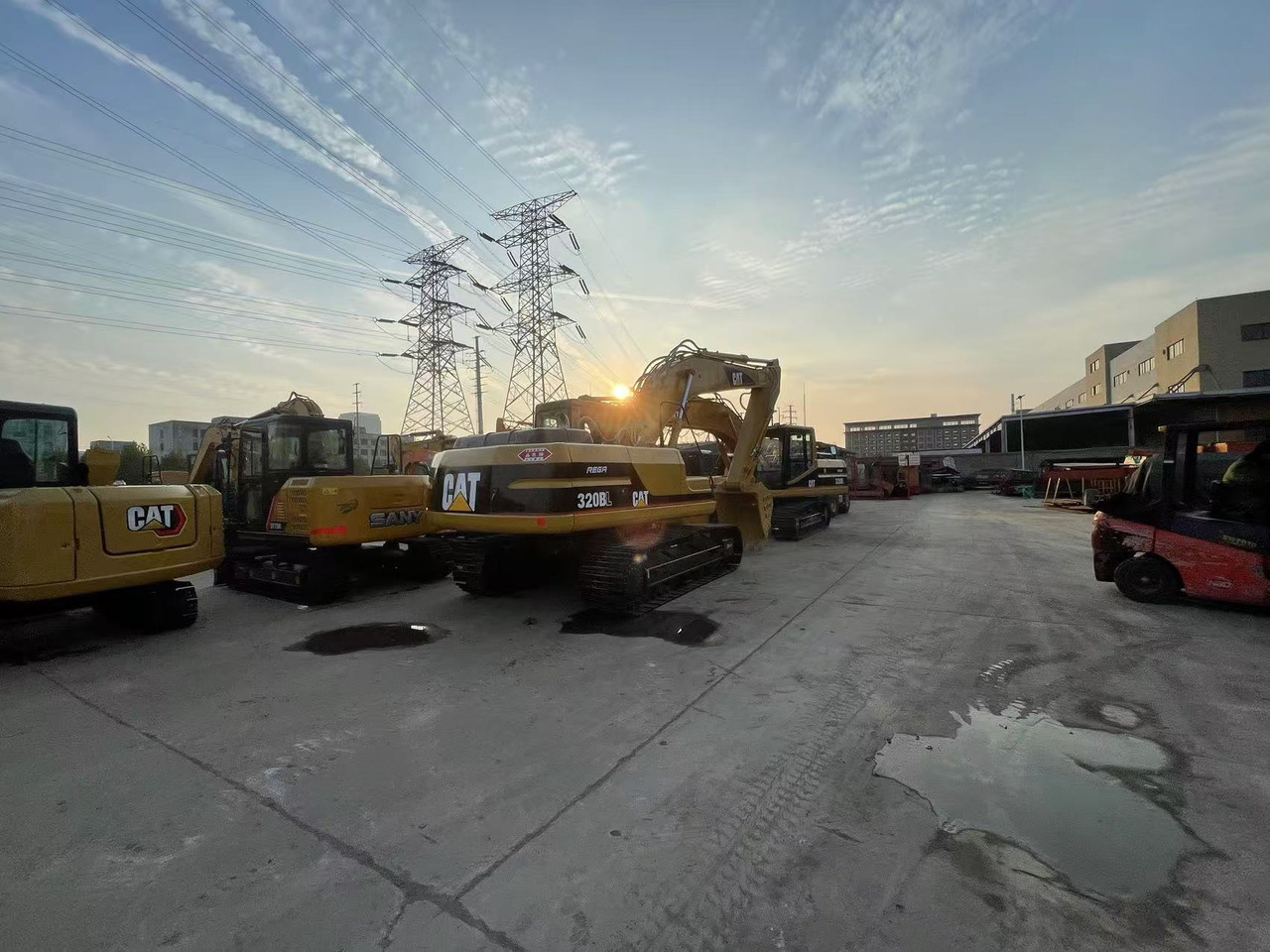 CATERPILLAR 320BL - Bæltegravemaskine: billede 2 CATERPILLAR 320BL - Bæltegravemaskine: billede 2