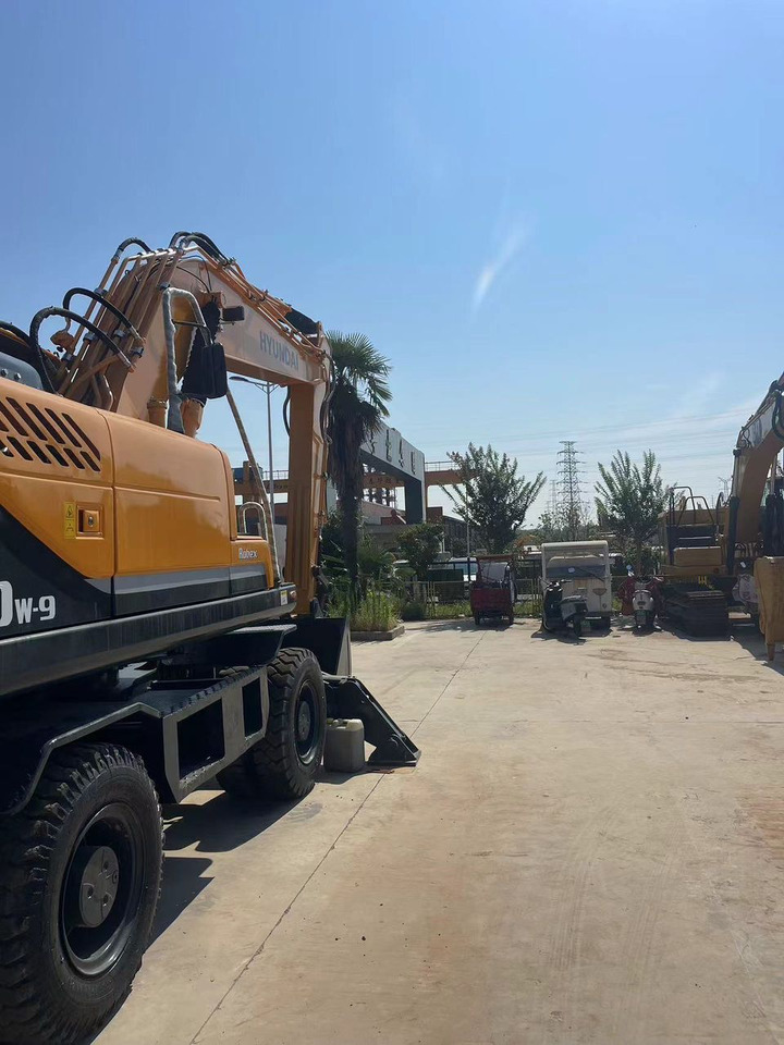 Hyundai 210W-9 - Hjulgravemaskine: billede 3 Hyundai 210W-9 - Hjulgravemaskine: billede 3