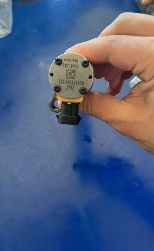 Caterpillar 2023 387-9433 Caterpillar truck - Injector for Lastbil: billede 2 Caterpillar 2023 387-9433 Caterpillar truck - Injector for Lastbil: billede 2