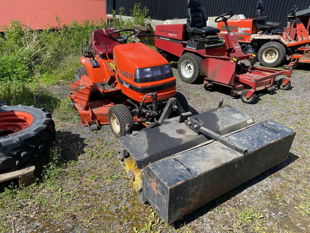 2000 Kubota G1700//Sitteklipper med feier og oppsamler - Plæneklipper: billede 3 2000 Kubota G1700//Sitteklipper med feier og oppsamler - Plæneklipper: billede 3