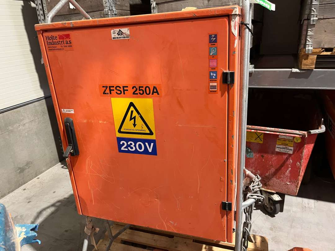 Holte strømskap 230 V - Værktøj/ Udstyr: billede 1 Holte strømskap 230 V - Værktøj/ Udstyr: billede 1