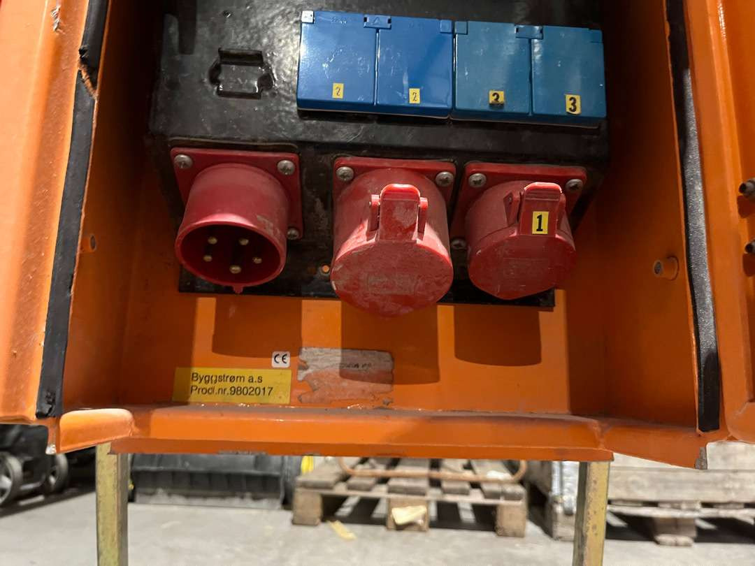 Strømskap fra Holte 400v - Værktøj/ Udstyr: billede 2 Strømskap fra Holte 400v - Værktøj/ Udstyr: billede 2