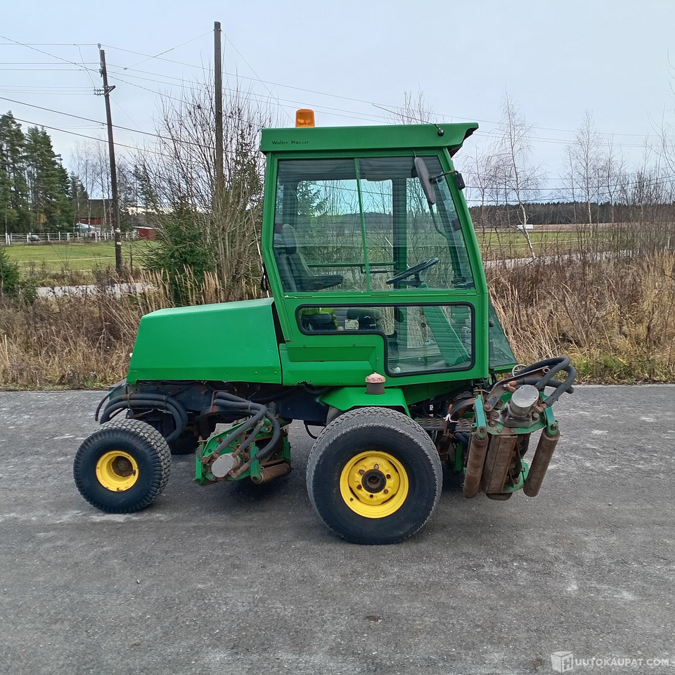 John Deere 3235 kelaleikkuri, 4 WD ja hytti, Hollola - Havemaskine: billede 3 John Deere 3235 kelaleikkuri, 4 WD ja hytti, Hollola - Havemaskine: billede 3