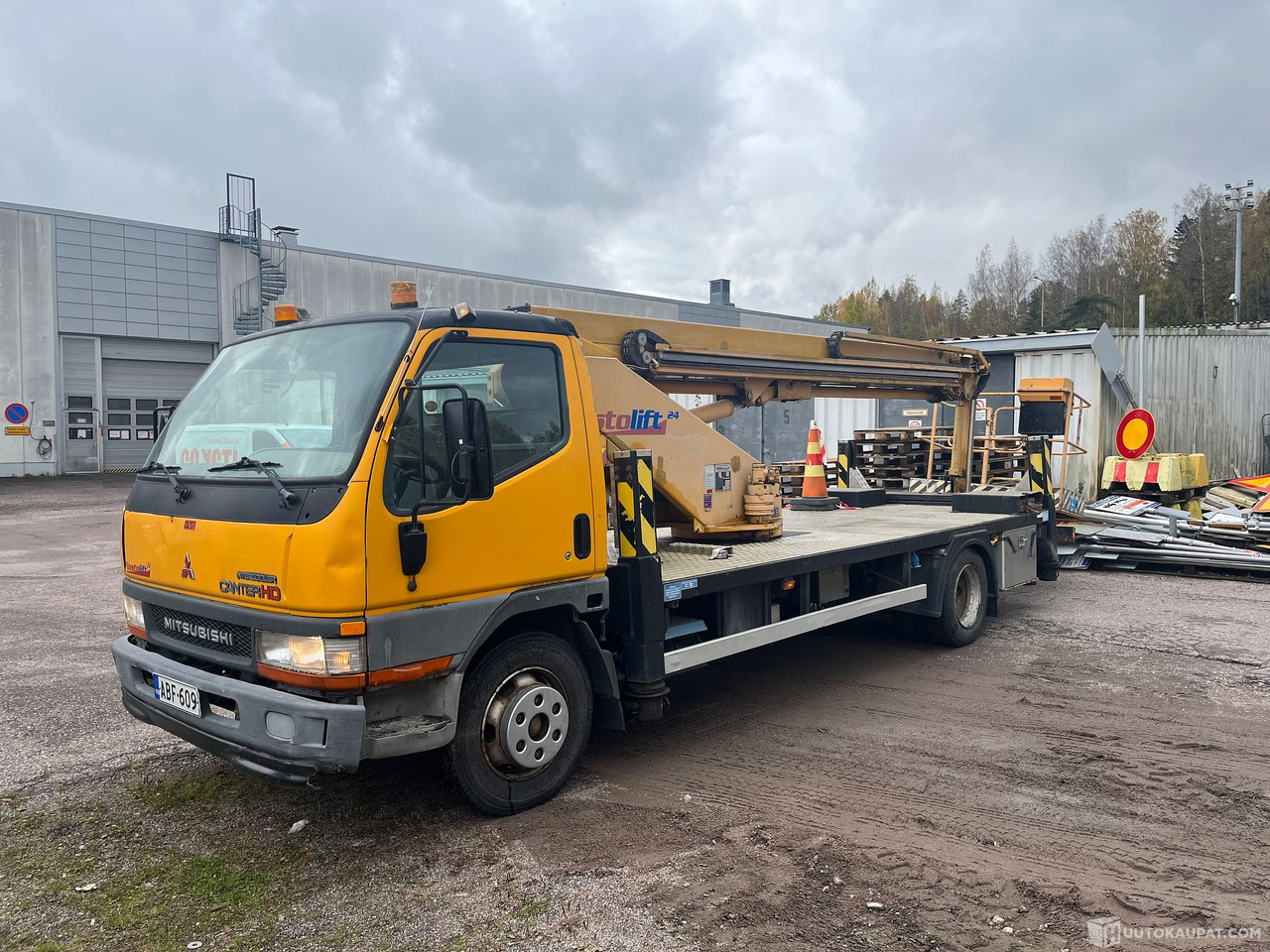 Mitsubishi CANTER-FE659H/420, nostokoriauto, nostin korjattavaksi, 2003, Vantaa - Lastbil: billede 1 Mitsubishi CANTER-FE659H/420, nostokoriauto, nostin korjattavaksi, 2003, Vantaa - Lastbil: billede 1