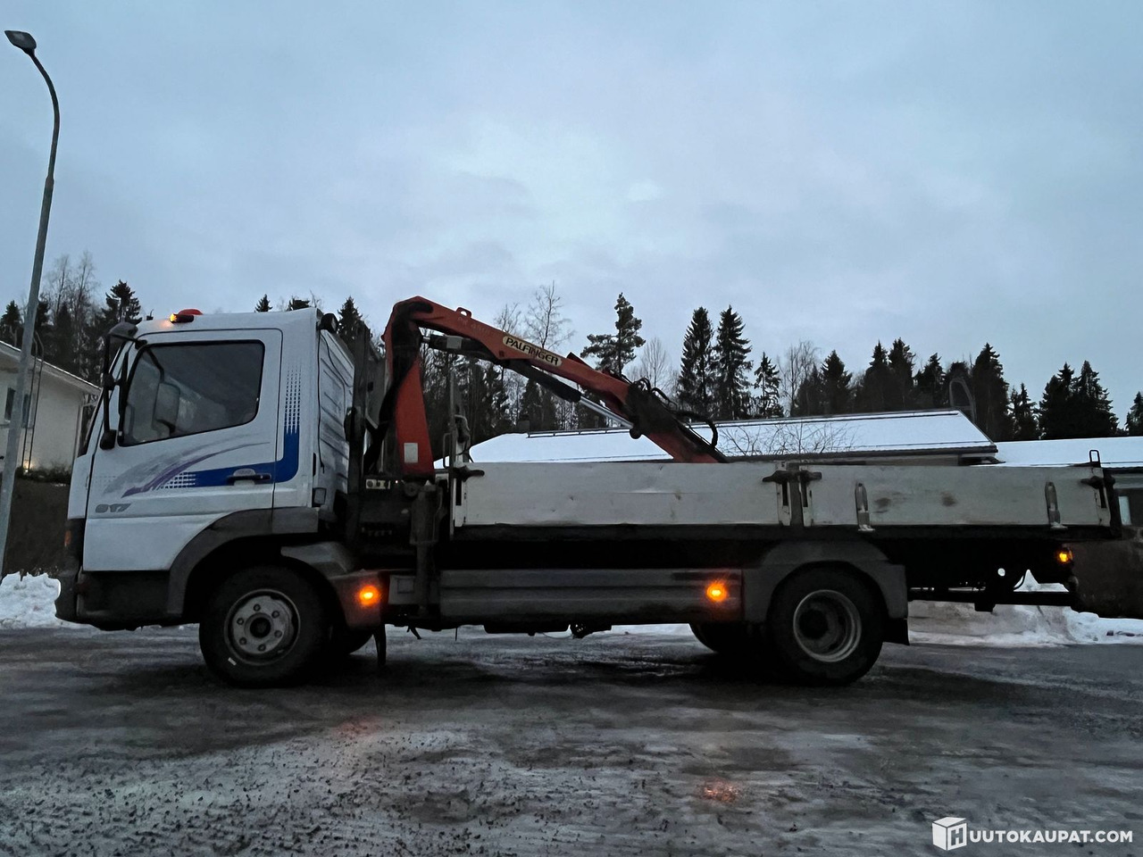 Mercedes-Benz Atego Palfingerillä, 1999, Tampere - Lastbil med lad, Lastbil med kran: billede 4 Mercedes-Benz Atego Palfingerillä, 1999, Tampere - Lastbil med lad, Lastbil med kran: billede 4