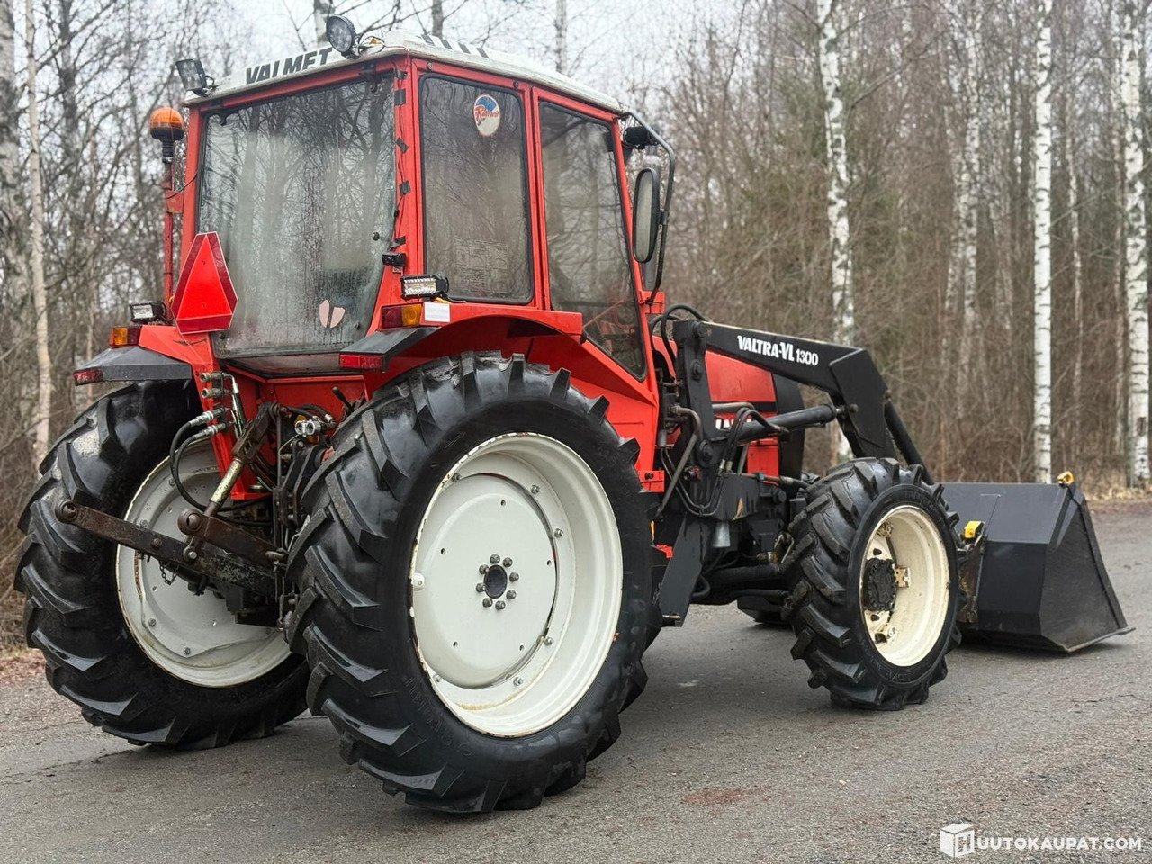 Valmet 604, 4x4 with front loader, 1985 — Well equipped!!, Jyväskylä - Traktor: billede 5 Valmet 604, 4x4 with front loader, 1985 — Well equipped!!, Jyväskylä - Traktor: billede 5