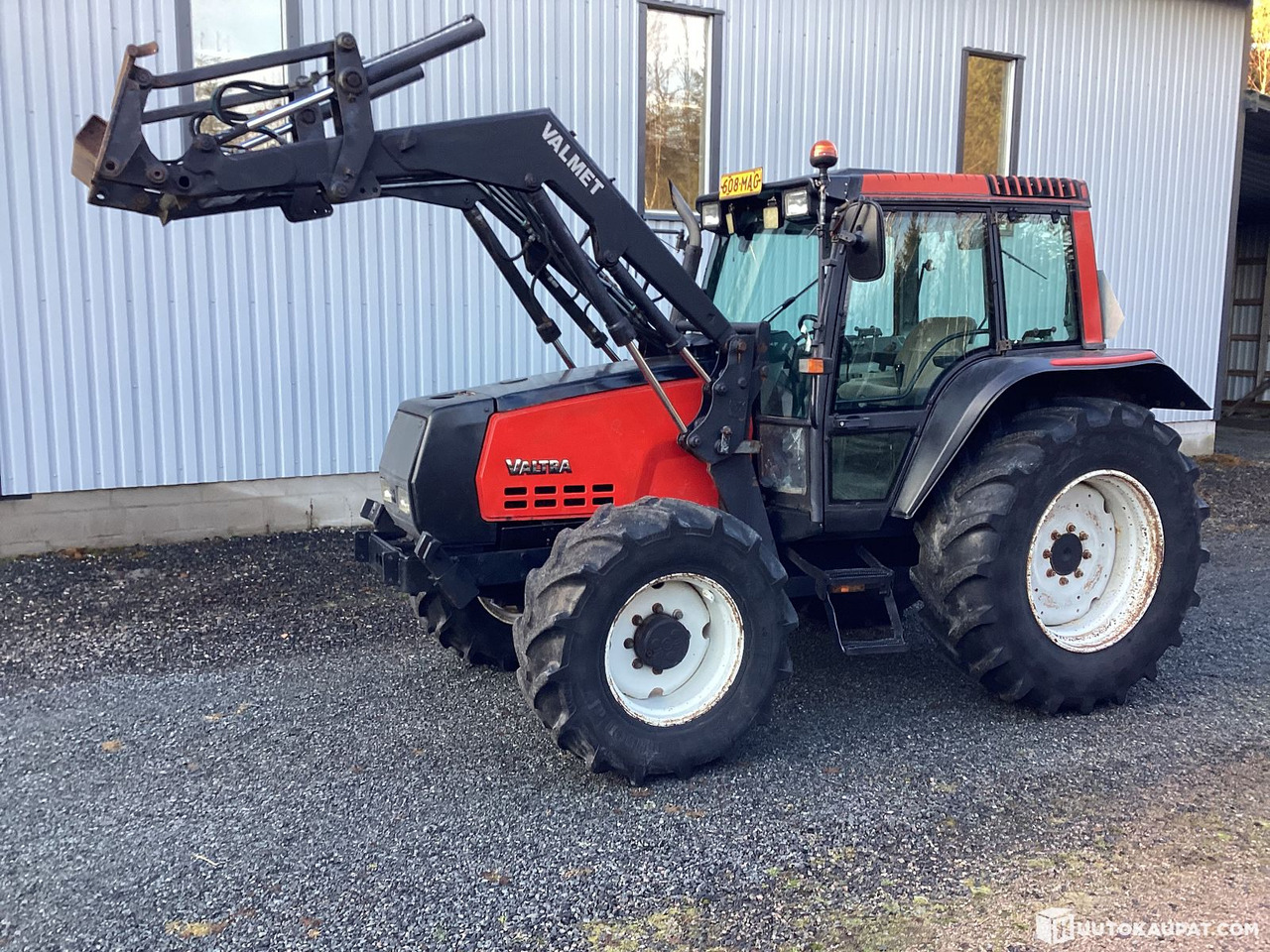 Valtra 6400 DPS with loader, 1999, Kankaanpää - Traktor: billede 1 Valtra 6400 DPS with loader, 1999, Kankaanpää - Traktor: billede 1