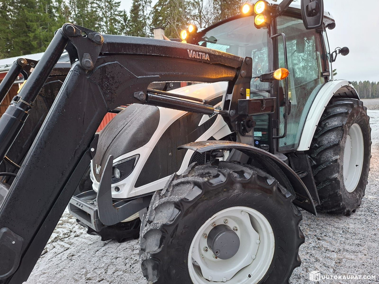 Valtra A104 with front loader, only 780 h, 2018, Kurikka - Traktor: billede 2 Valtra A104 with front loader, only 780 h, 2018, Kurikka - Traktor: billede 2