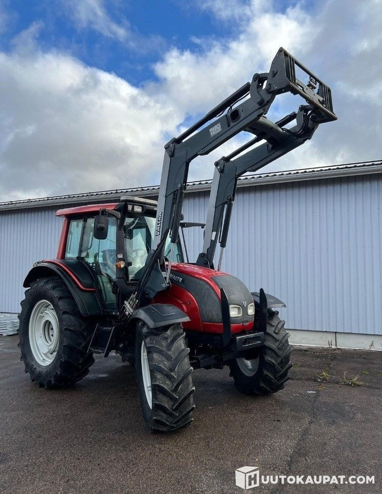 Valtra N121 Advance with front loader, 2007, 9,900 h, Ylivieska - Traktor: billede 4 Valtra N121 Advance with front loader, 2007, 9,900 h, Ylivieska - Traktor: billede 4