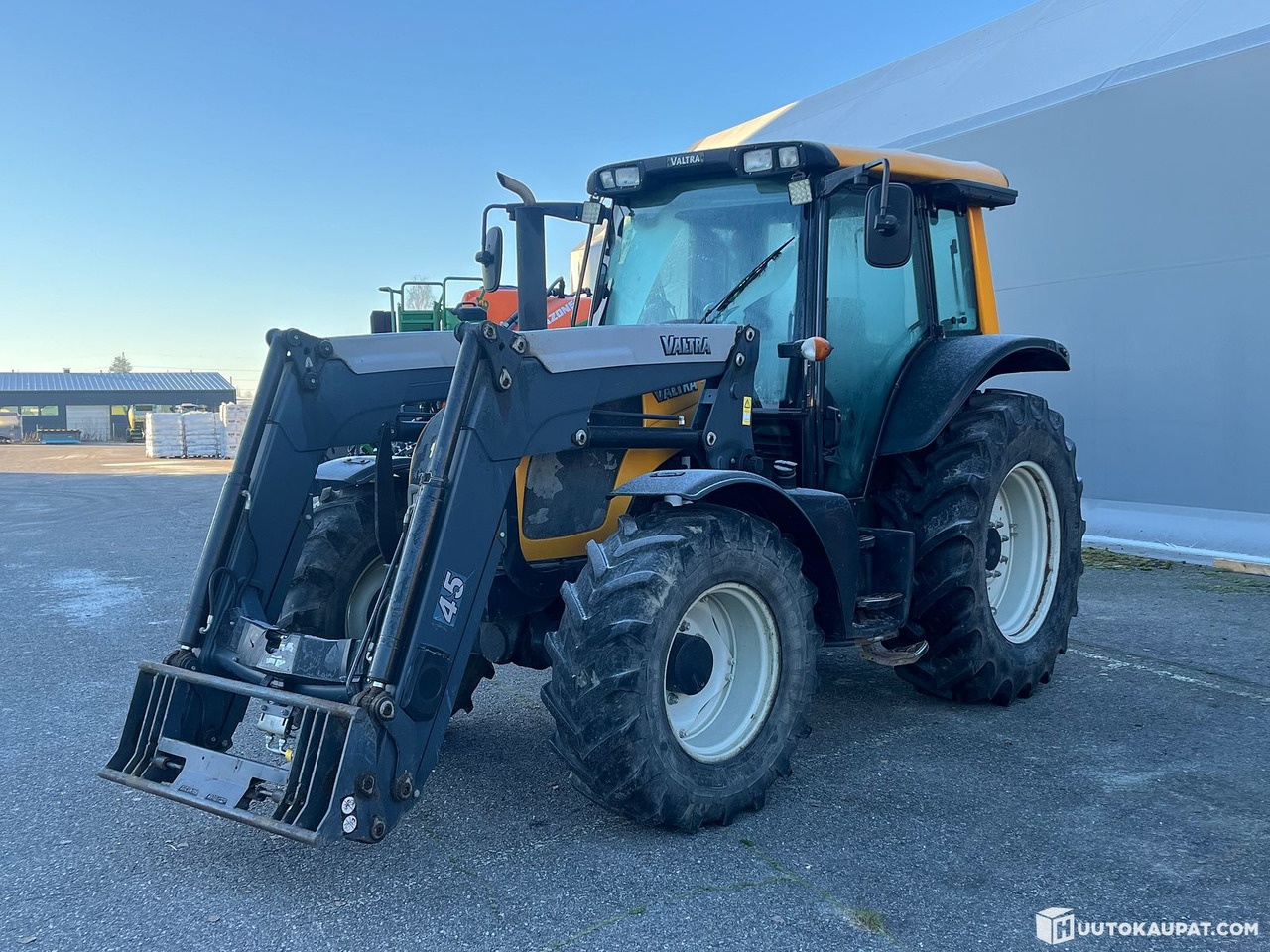 Valtra N92, tractor with loader, 5,120 h, 2010, Salo - Traktor: billede 1 Valtra N92, tractor with loader, 5,120 h, 2010, Salo - Traktor: billede 1