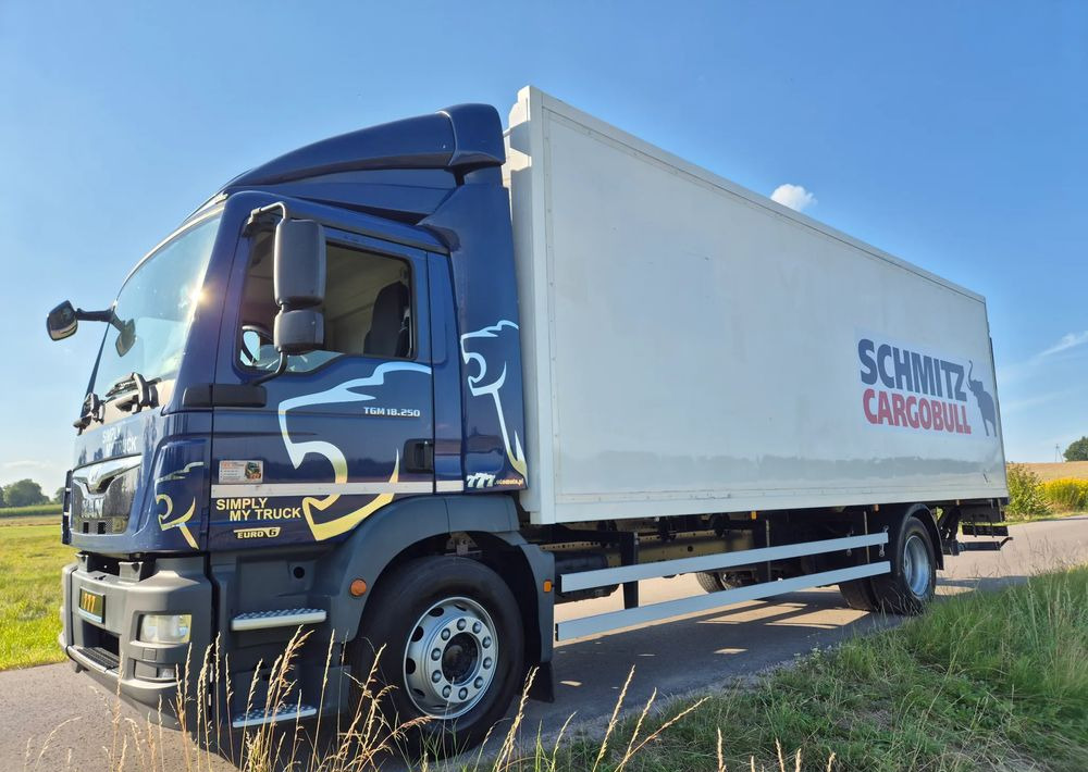 MAN TGM 18.250 Carrier 1950 D/E z Holandii / TOP STAN / 7.5m / 18 palet / winda + drzwi boczne / OKAZJA - Kølevogn lastbil: billede 3 MAN TGM 18.250 Carrier 1950 D/E z Holandii / TOP STAN / 7.5m / 18 palet / winda + drzwi boczne / OKAZJA - Kølevogn lastbil: billede 3