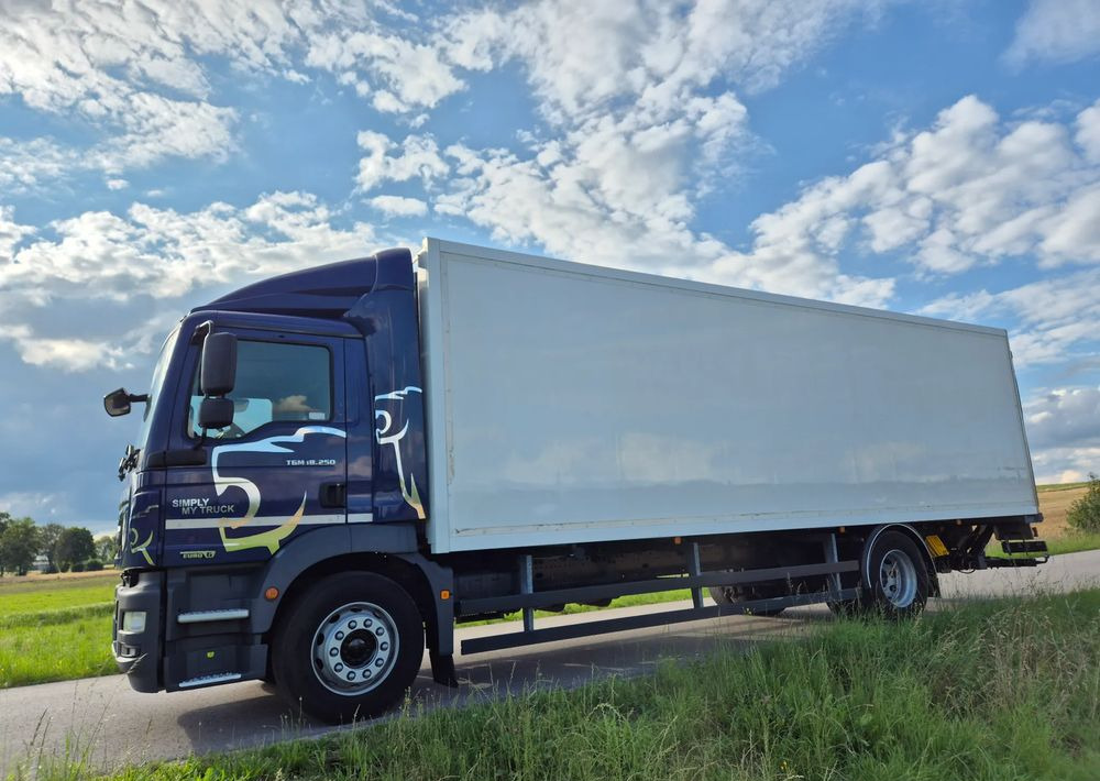 MAN TGM 18.250 Carrier 1950 D/E z Holandii / TOP STAN / 7.5m / 18 palet / winda + drzwi boczne / OKAZJA - Kølevogn lastbil: billede 1 MAN TGM 18.250 Carrier 1950 D/E z Holandii / TOP STAN / 7.5m / 18 palet / winda + drzwi boczne / OKAZJA - Kølevogn lastbil: billede 1