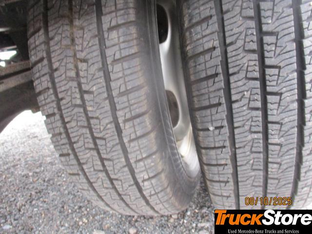 FUSO Canter 3C15 - Varebil med kasse: billede 2 FUSO Canter 3C15 - Varebil med kasse: billede 2