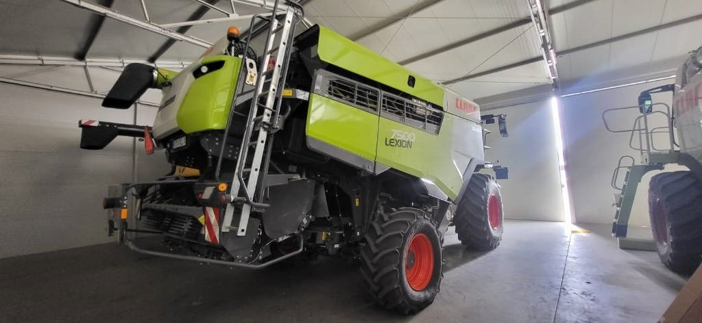Claas Lexion 7500 + V930 - Mejetærsker: billede 4 Claas Lexion 7500 + V930 - Mejetærsker: billede 4