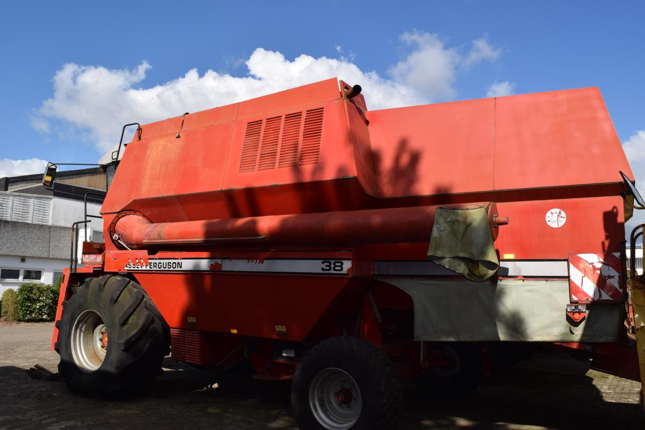 Massey Ferguson MF 38 - Mejetærsker: billede 4 Massey Ferguson MF 38 - Mejetærsker: billede 4