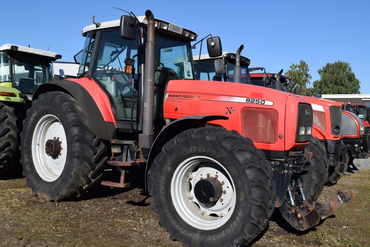 Massey Ferguson MF 8250 - Traktor: billede 1 Massey Ferguson MF 8250 - Traktor: billede 1