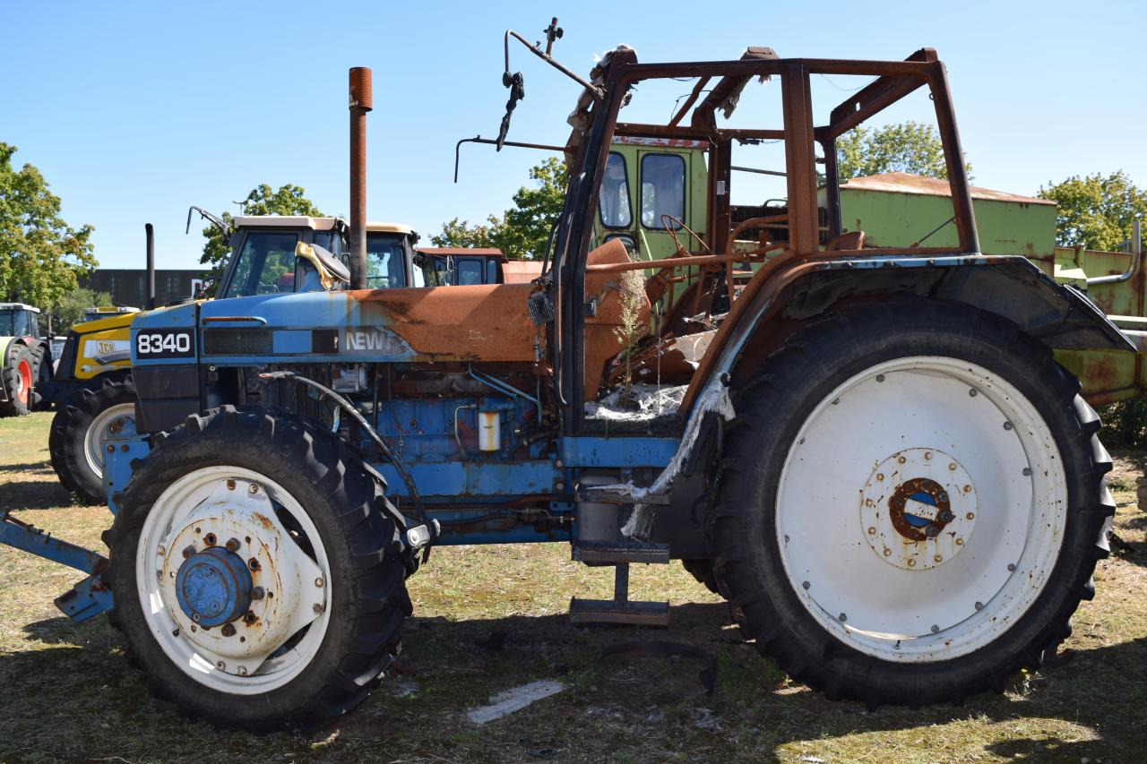 New Holland 8340 *zur Teileverwertung* - Traktor: billede 3 New Holland 8340 *zur Teileverwertung* - Traktor: billede 3