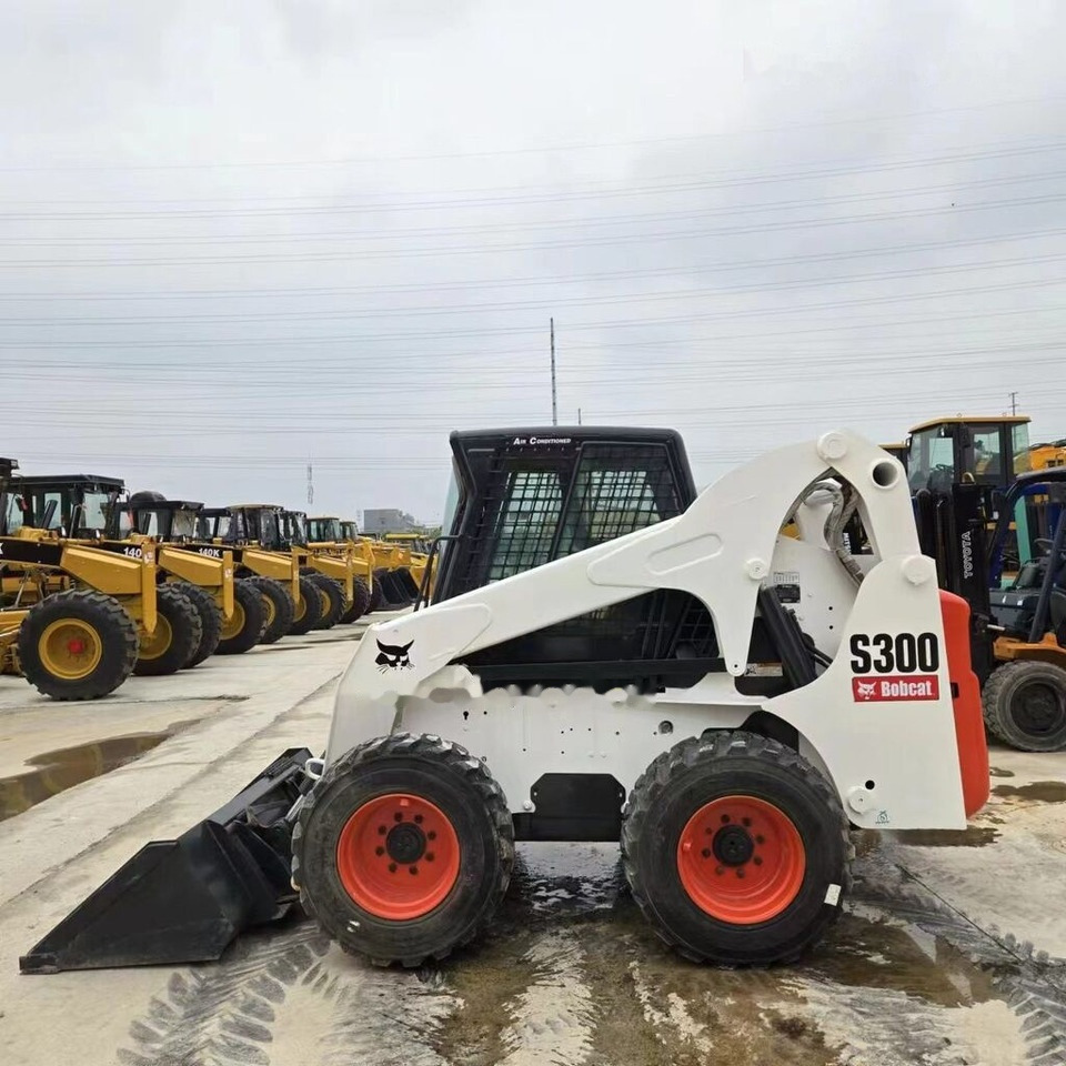 Bobcat S300 - Skridstyret minilæsser: billede 1 Bobcat S300 - Skridstyret minilæsser: billede 1