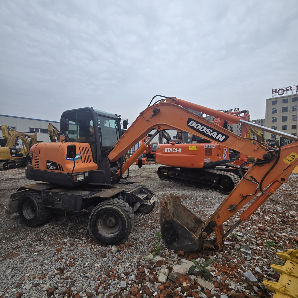 DOOSAN DX60W - Hjulgravemaskine: billede 2 DOOSAN DX60W - Hjulgravemaskine: billede 2