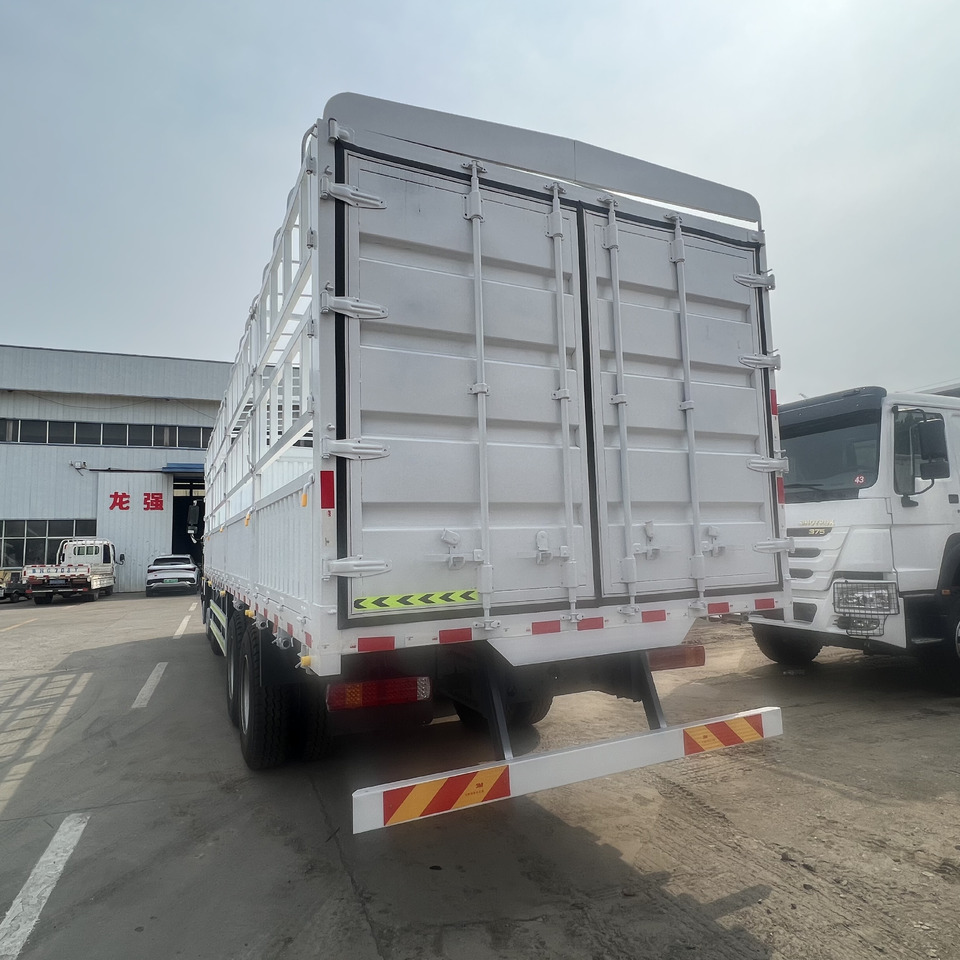 Leje en SINOTRUK HOWO 8*4 Fence Truck SINOTRUK HOWO 8*4 Fence Truck: billede 10