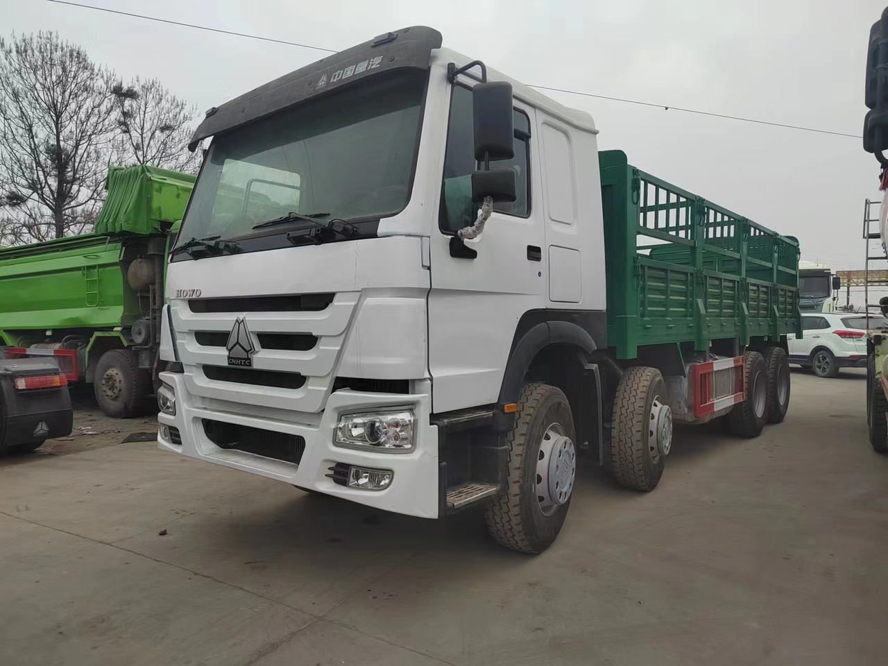 SINOTRUK Howo 8*4 Fence Bucket Truck - Lastbil: billede 2 SINOTRUK Howo 8*4 Fence Bucket Truck - Lastbil: billede 2