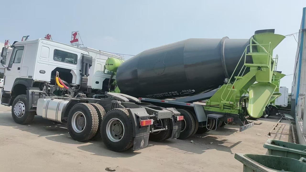 SINOTRUK HOWO Concrete Mixer Truck - Tankbil: billede 1 SINOTRUK HOWO Concrete Mixer Truck - Tankbil: billede 1