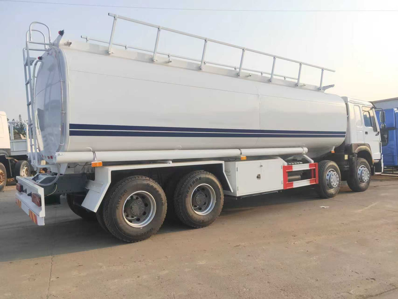 SINOTRUK HOWO Fuel Tank - Tankbil: billede 3 SINOTRUK HOWO Fuel Tank - Tankbil: billede 3