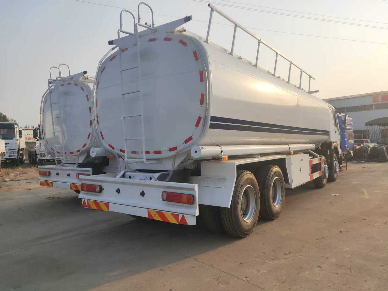 SINOTRUK HOWO Fuel Tank - Tankbil: billede 4 SINOTRUK HOWO Fuel Tank - Tankbil: billede 4