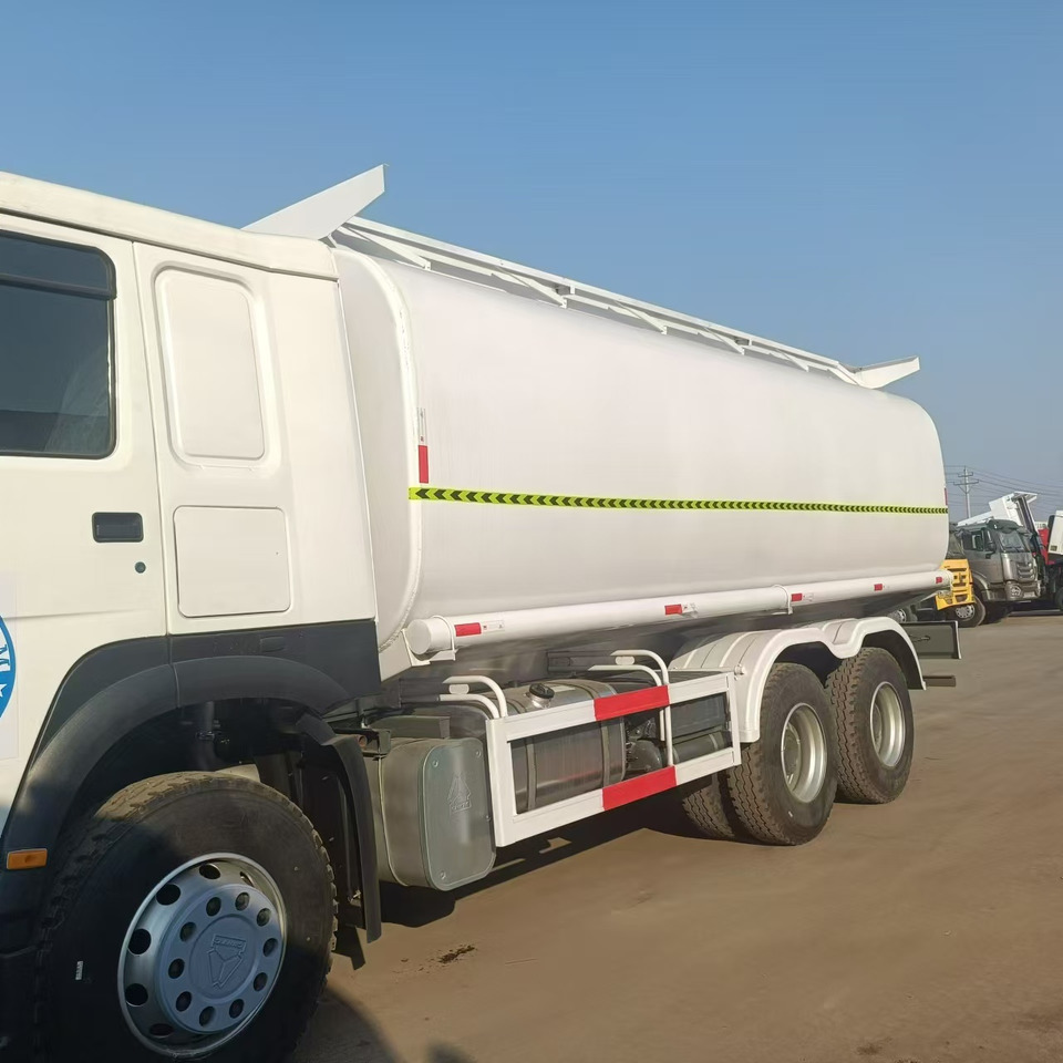 SINOTRUK HOWO - Tankbil: billede 1 SINOTRUK HOWO - Tankbil: billede 1