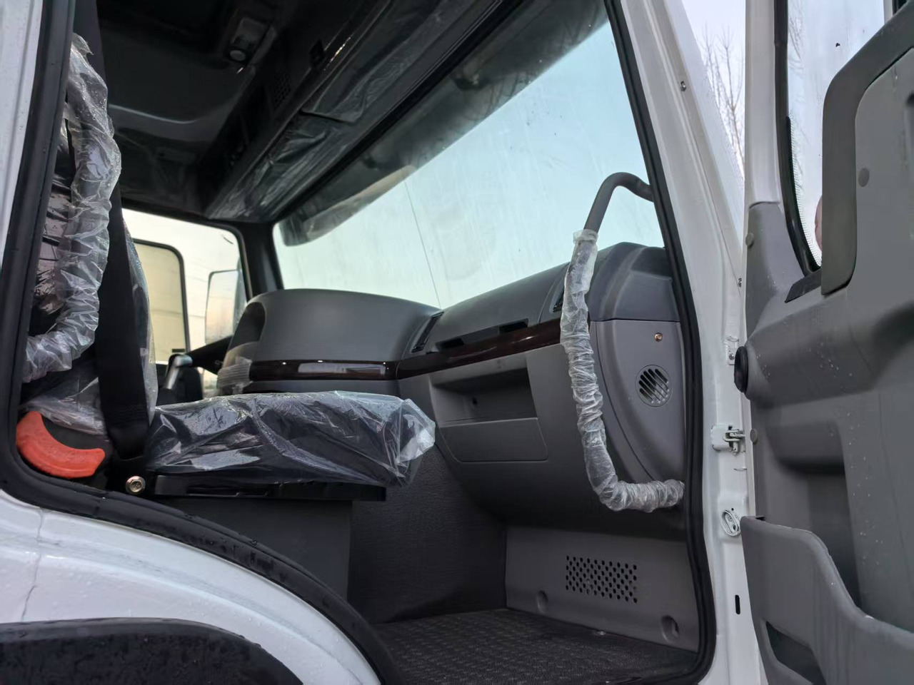 SINOTRUK Howo 6*4 - Tipvogn lastbil: billede 3 SINOTRUK Howo 6*4 - Tipvogn lastbil: billede 3