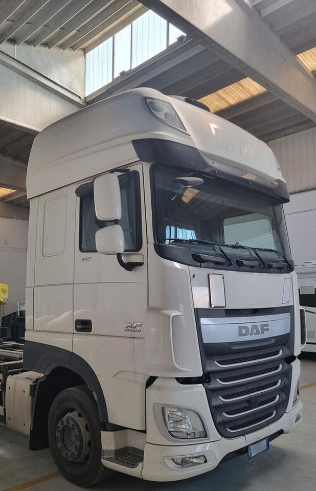 DAF XF 440 Euro 6 - Full Pneumatico - 2015 - Containerbil/ Veksellad lastbil: billede 2 DAF XF 440 Euro 6 - Full Pneumatico - 2015 - Containerbil/ Veksellad lastbil: billede 2