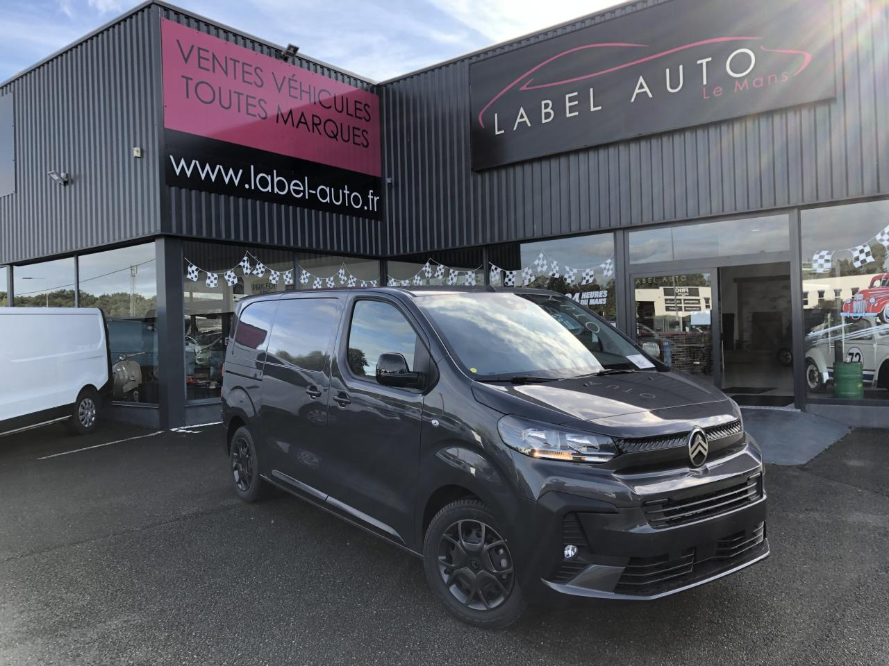 CITROEN Jumpy M 2.0 BlueHDi - 180 S&S - BV EAT8  III FOURGON . PHASE 2 - Varevogn: billede 1 CITROEN Jumpy M 2.0 BlueHDi - 180 S&S - BV EAT8  III FOURGON . PHASE 2 - Varevogn: billede 1