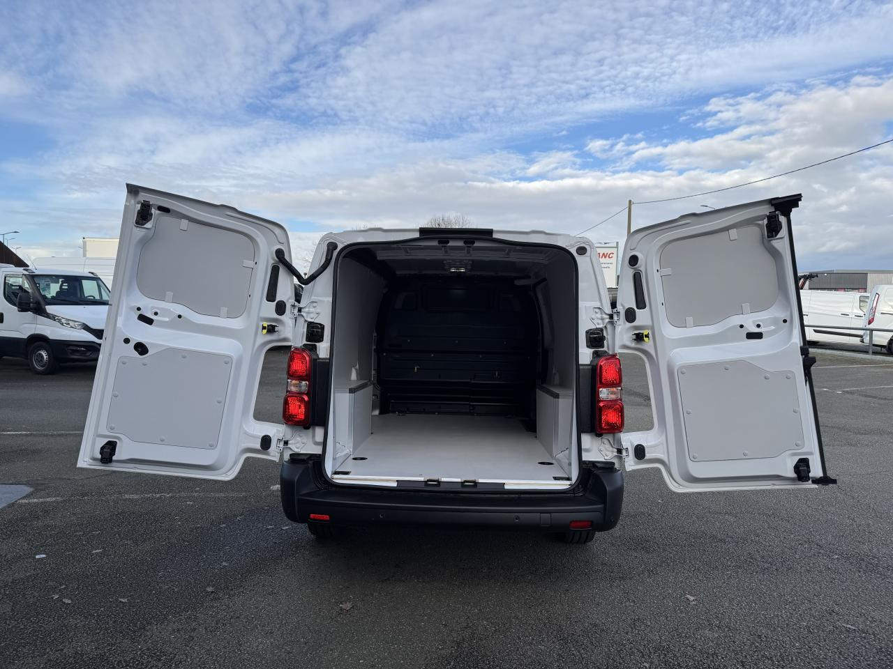 CITROEN Jumpy XL 2.0 BlueHDi - 145 S&S - BVM III FOURGON . PHASE 2 - Varevogn: billede 3 CITROEN Jumpy XL 2.0 BlueHDi - 145 S&S - BVM III FOURGON . PHASE 2 - Varevogn: billede 3