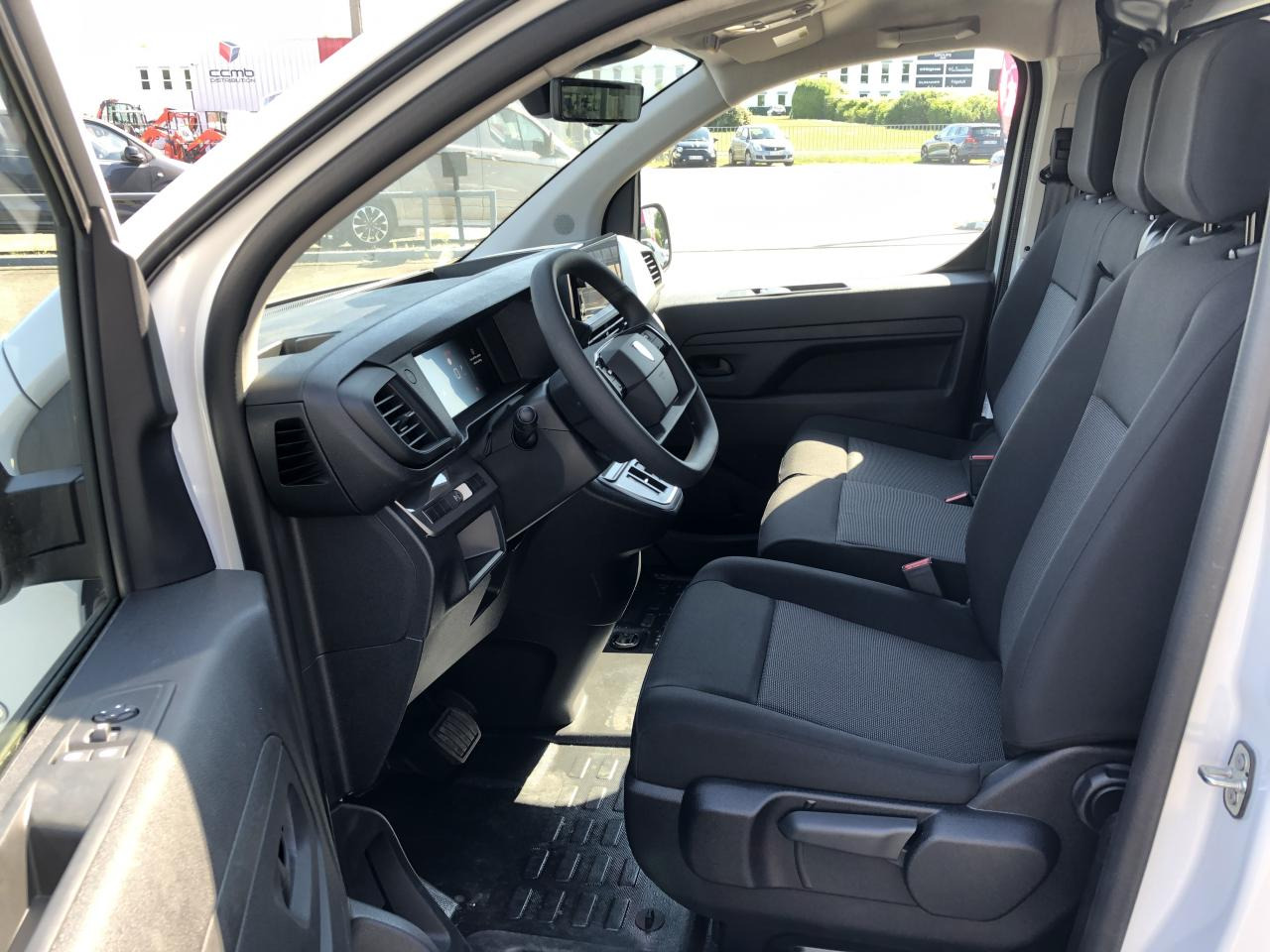 PEUGEOT Expert M 2.0 BlueHDi - 145 S&S - BV EAT8 III FOURGON Fourgon PHASE 2 - Varevogn: billede 5 PEUGEOT Expert M 2.0 BlueHDi - 145 S&S - BV EAT8 III FOURGON Fourgon PHASE 2 - Varevogn: billede 5