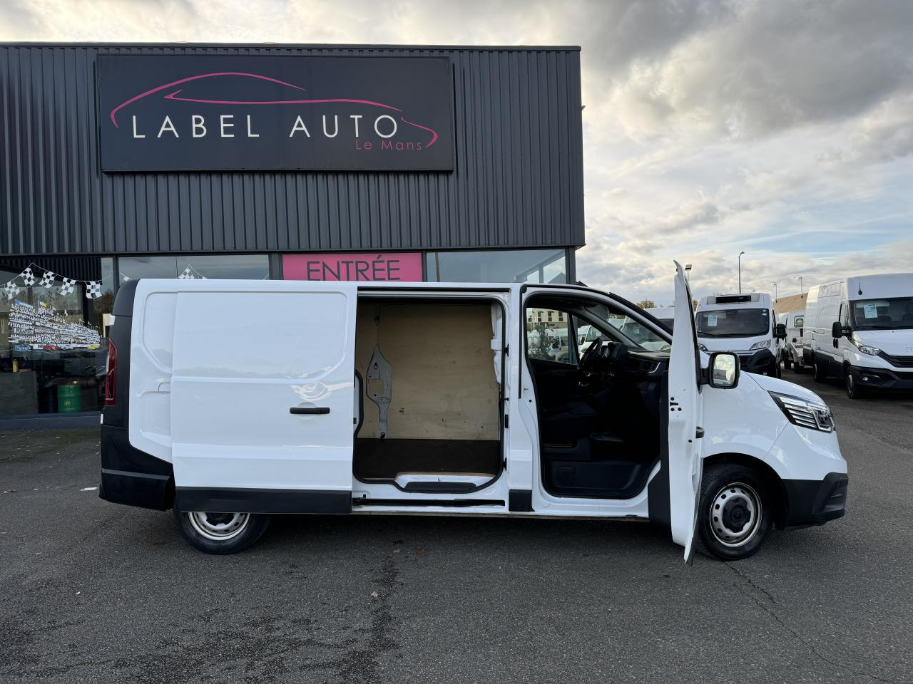 RENAULT Trafic L2H1 3000 Kg 2.0 Blue dCi - 130 III FOURGON Fourgon Grand Confort L2H1 PHASE 3 - Varevogn: billede 1 RENAULT Trafic L2H1 3000 Kg 2.0 Blue dCi - 130 III FOURGON Fourgon Grand Confort L2H1 PHASE 3 - Varevogn: billede 1