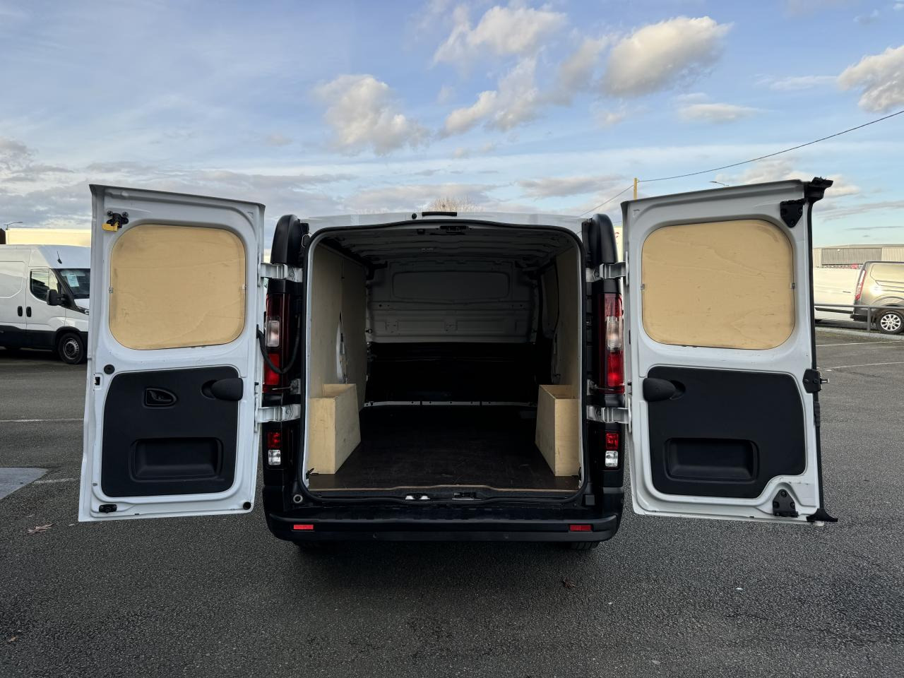 RENAULT Trafic L2H1 3000 Kg 2.0 Blue dCi - 130 III FOURGON Fourgon Grand Confort L2H1 PHASE 3 - Varevogn: billede 3 RENAULT Trafic L2H1 3000 Kg 2.0 Blue dCi - 130 III FOURGON Fourgon Grand Confort L2H1 PHASE 3 - Varevogn: billede 3