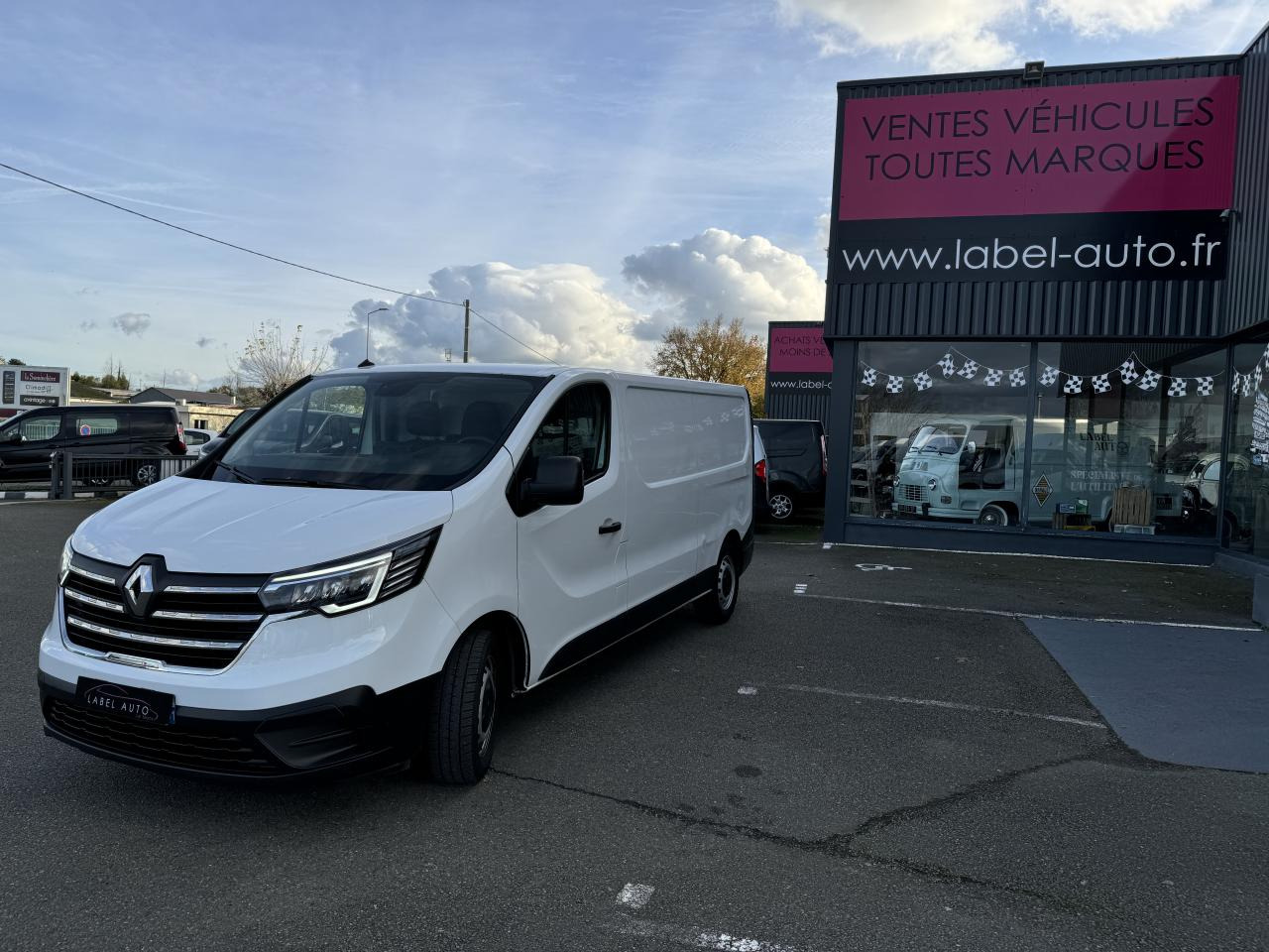 RENAULT Trafic L2H1 3000 Kg 2.0 Blue dCi - 130 III FOURGON Fourgon Grand Confort L2H1 PHASE 3 - Varevogn: billede 1 RENAULT Trafic L2H1 3000 Kg 2.0 Blue dCi - 130 III FOURGON Fourgon Grand Confort L2H1 PHASE 3 - Varevogn: billede 1
