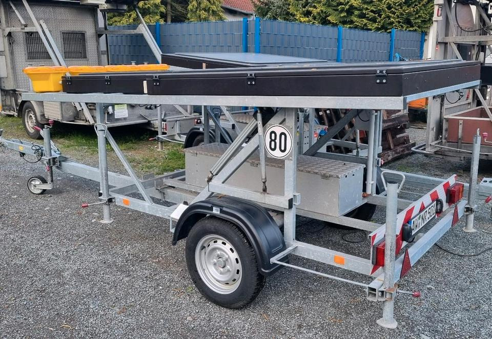 Anhænger Neuwertige Nissen LED VLT Verkehrsleittafel Verkehrsleitanhänger Verkehrssicherungsanhänger Leitanhänger Leittafel Absperrtafel FAT Verkehrssicherung GPS: billede 14 Anhænger Neuwertige Nissen LED VLT Verkehrsleittafel Verkehrsleitanhänger Verkehrssicherungsanhänger Leitanhänger Leittafel Absperrtafel FAT Verkehrssicherung GPS: billede 14