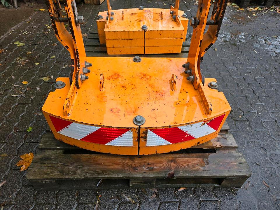 Heckgewicht Unimog 405 U400 U 300 500 400 318 423 427 429 430 530 527 535 Kontergewicht Mulag Mähausleger Böschungsmulcher Dücker - Vægtklods: billede 2 Heckgewicht Unimog 405 U400 U 300 500 400 318 423 427 429 430 530 527 535 Kontergewicht Mulag Mähausleger Böschungsmulcher Dücker - Vægtklods: billede 2