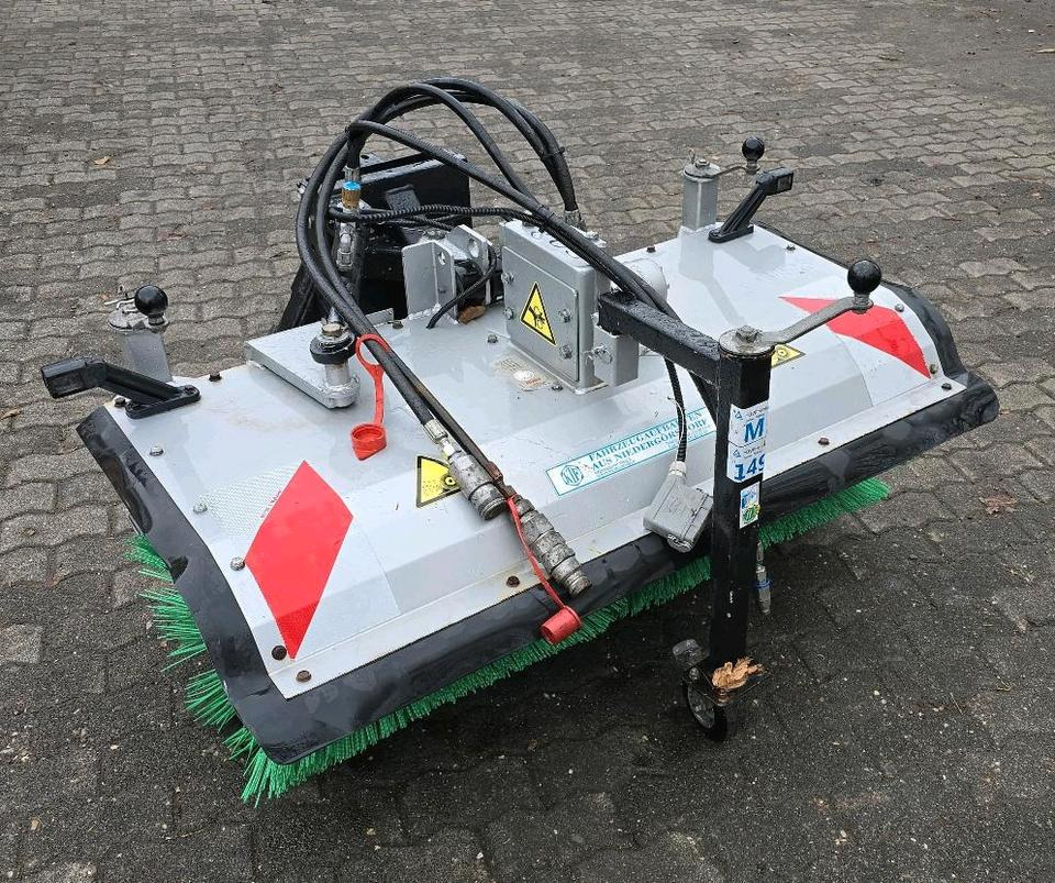 KIF CM 1600 Kehrmaschine Straßenkehrmaschine Kehrbesen für Multicar Tremo Iseki Kubota - Børste til fejemaskiner: billede 5 KIF CM 1600 Kehrmaschine Straßenkehrmaschine Kehrbesen für Multicar Tremo Iseki Kubota - Børste til fejemaskiner: billede 5