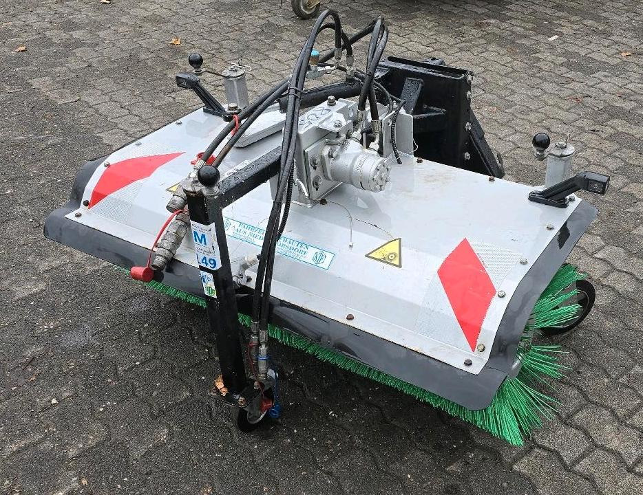 KIF CM 1600 Kehrmaschine Straßenkehrmaschine Kehrbesen für Multicar Tremo Iseki Kubota - Børste til fejemaskiner: billede 4 KIF CM 1600 Kehrmaschine Straßenkehrmaschine Kehrbesen für Multicar Tremo Iseki Kubota - Børste til fejemaskiner: billede 4