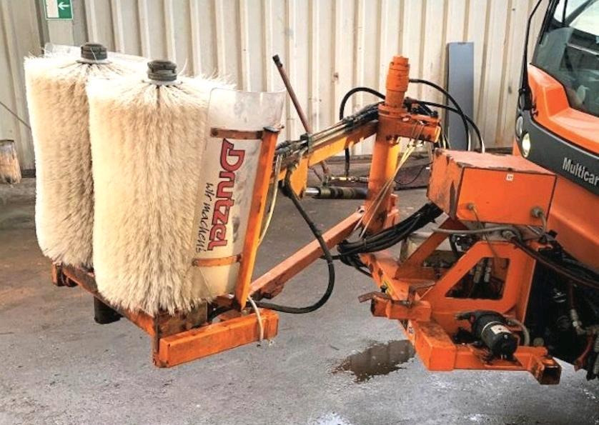 Leitpfostenwaschgerät Drutzel LWG-M-SR Leitpfostenwaschmaschine Schmidt Passend für Multicar Unimog - Børste til fejemaskiner: billede 1 Leitpfostenwaschgerät Drutzel LWG-M-SR Leitpfostenwaschmaschine Schmidt Passend für Multicar Unimog - Børste til fejemaskiner: billede 1