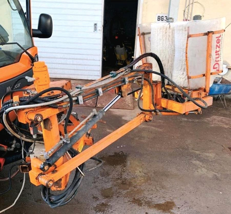 Leitpfostenwaschgerät Drutzel LWG-M-SR Leitpfostenwaschmaschine Schmidt Passend für Multicar Unimog - Børste til fejemaskiner: billede 2 Leitpfostenwaschgerät Drutzel LWG-M-SR Leitpfostenwaschmaschine Schmidt Passend für Multicar Unimog - Børste til fejemaskiner: billede 2