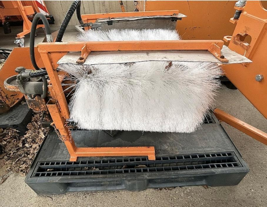 Leitpfostenwaschgerät Fiedler FLW 500 für Mähausleger Böschungsmäher Böschungsmulcher FfM 400 500 600 Leitpfostenwaschmaschine - Børste til fejemaskiner: billede 5 Leitpfostenwaschgerät Fiedler FLW 500 für Mähausleger Böschungsmäher Böschungsmulcher FfM 400 500 600 Leitpfostenwaschmaschine - Børste til fejemaskiner: billede 5