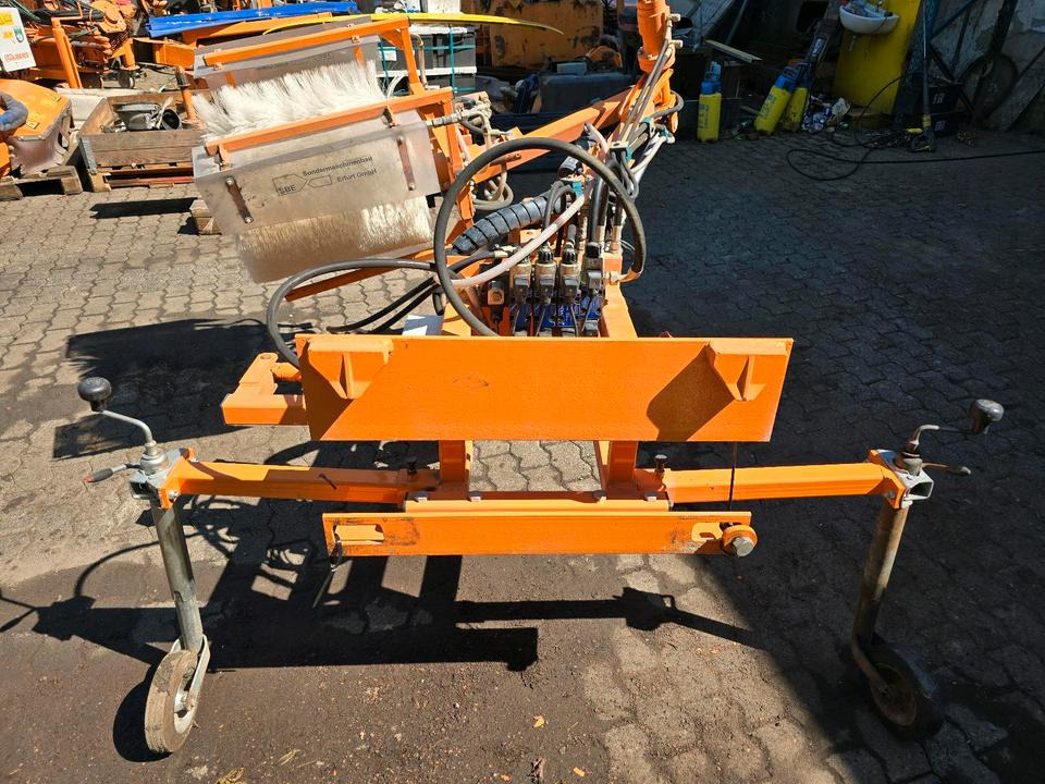 Leitpfostenwaschgerät WV 3-L Wassenberg Schmidt Drutzel für Unimog 405 U290 300 400 500 427 424 318 218 430 Leitpfosten - Børste til fejemaskiner: billede 1 Leitpfostenwaschgerät WV 3-L Wassenberg Schmidt Drutzel für Unimog 405 U290 300 400 500 427 424 318 218 430 Leitpfosten - Børste til fejemaskiner: billede 1