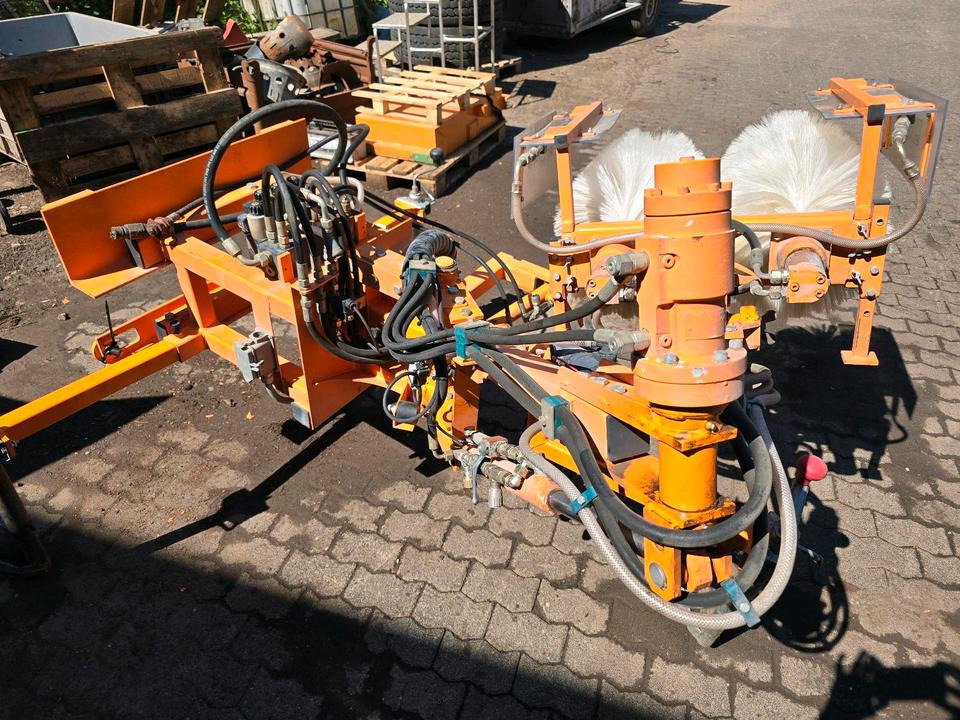 Leitpfostenwaschgerät WV 3-L Wassenberg Schmidt Drutzel für Unimog 405 U290 300 400 500 427 424 318 218 430 Leitpfosten - Børste til fejemaskiner: billede 3 Leitpfostenwaschgerät WV 3-L Wassenberg Schmidt Drutzel für Unimog 405 U290 300 400 500 427 424 318 218 430 Leitpfosten - Børste til fejemaskiner: billede 3