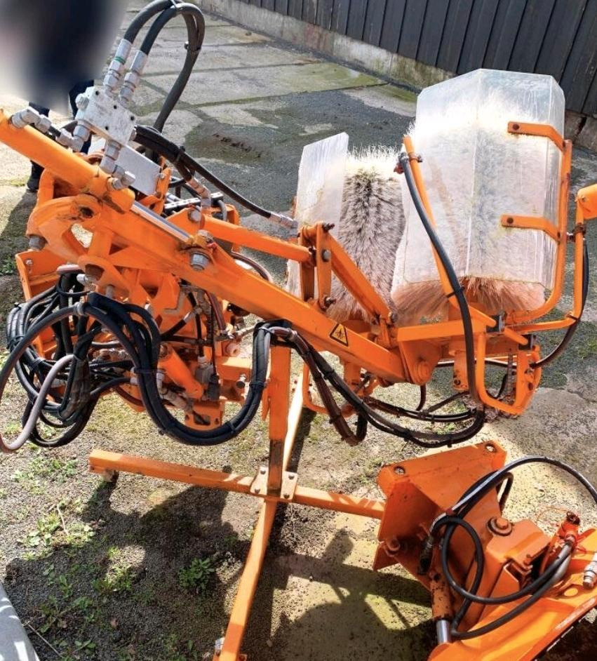 Schmidt RPS-H Leitpfostenwaschgerät für Unimog 405/10 405/12 U400 300 400 500 UGN UGE Mulag Mercedes-Benz 318 218 423 427 429 430 - Børste til fejemaskiner: billede 1 Schmidt RPS-H Leitpfostenwaschgerät für Unimog 405/10 405/12 U400 300 400 500 UGN UGE Mulag Mercedes-Benz 318 218 423 427 429 430 - Børste til fejemaskiner: billede 1