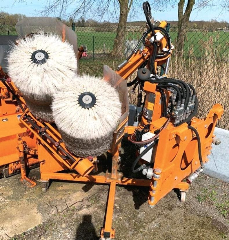 Schmidt RPS-H Leitpfostenwaschgerät für Unimog 405/10 405/12 U400 300 400 500 UGN UGE Mulag Mercedes-Benz 318 218 423 427 429 430 - Børste til fejemaskiner: billede 3 Schmidt RPS-H Leitpfostenwaschgerät für Unimog 405/10 405/12 U400 300 400 500 UGN UGE Mulag Mercedes-Benz 318 218 423 427 429 430 - Børste til fejemaskiner: billede 3