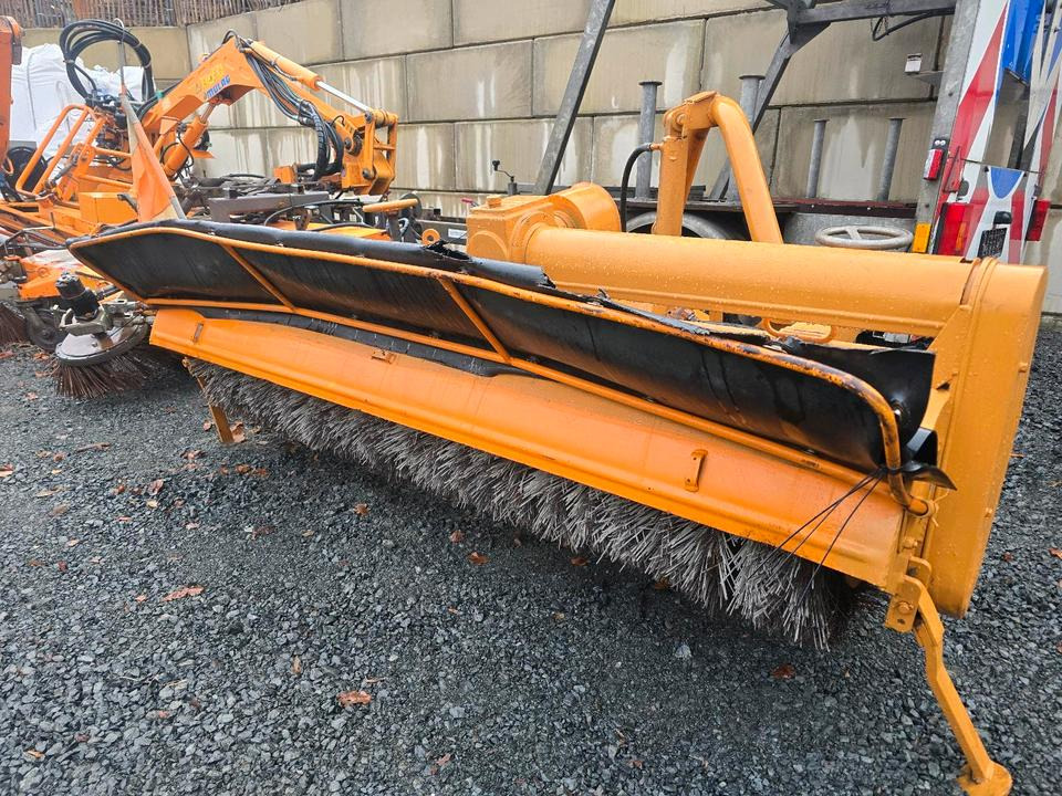 Schmidt VKS Kehrmaschine Straßenkehrmaschine Frontkehrmaschine Kehrbesen für Radlader Unimog Traktor - Børste til fejemaskiner: billede 5 Schmidt VKS Kehrmaschine Straßenkehrmaschine Frontkehrmaschine Kehrbesen für Radlader Unimog Traktor - Børste til fejemaskiner: billede 5